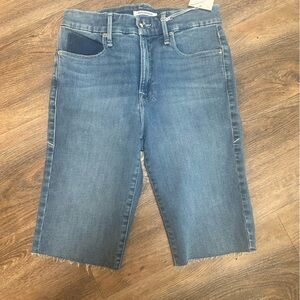 Good American Blue Denim Bermudas Raw Edge